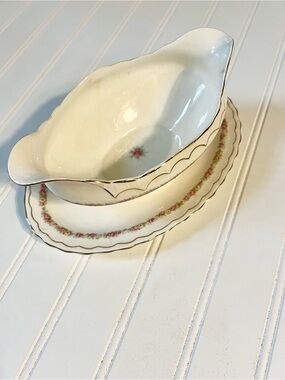 Pope-Gosser 1942 Lurie Pattern Gravy Boat with attached Underplate